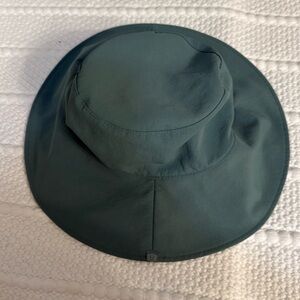 Lululemon Wide Brim Logo Bucket Hat M/L